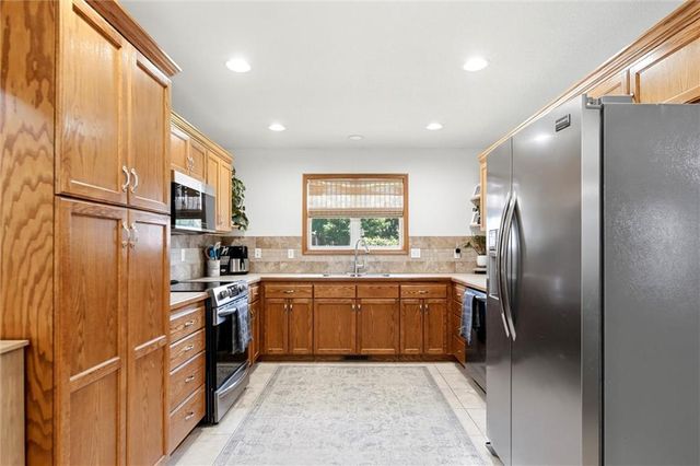 511 N Rebecca Lane, Lawrence, KS 66044