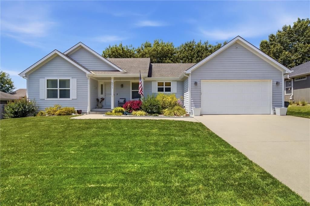 511 N Rebecca Lane, Lawrence, KS 66044