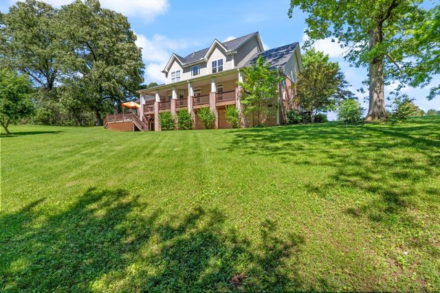 1000 Bradby Dr, Burns, TN 37029