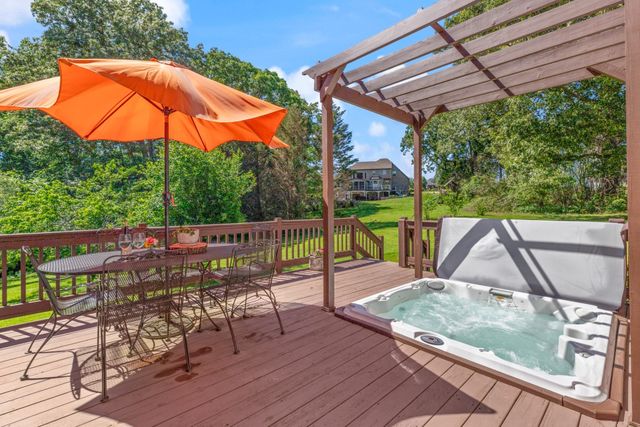 1000 Bradby Dr, Burns, TN 37029
