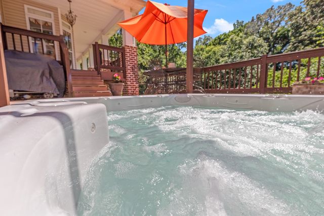 1000 Bradby Dr, Burns, TN 37029
