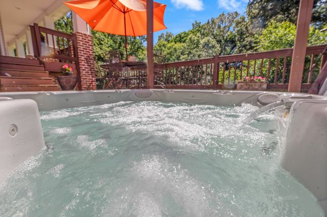 1000 Bradby Dr, Burns, TN 37029