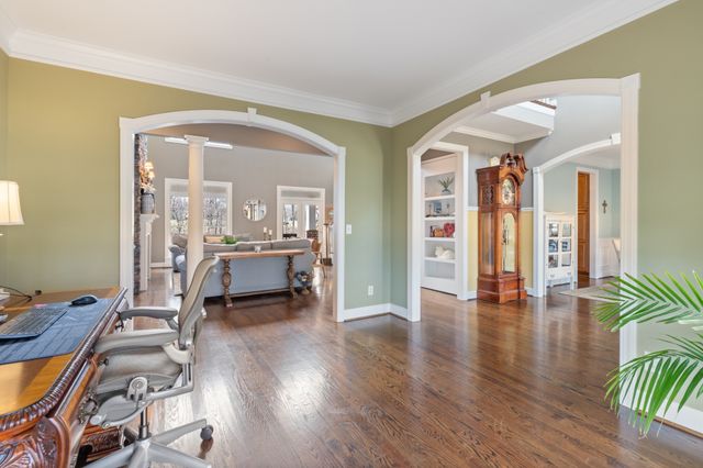 1000 Bradby Dr, Burns, TN 37029