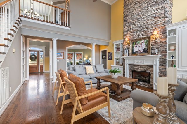 1000 Bradby Dr, Burns, TN 37029