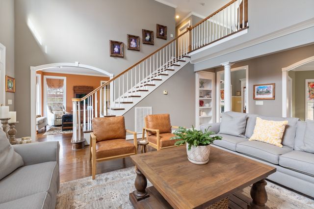 1000 Bradby Dr, Burns, TN 37029