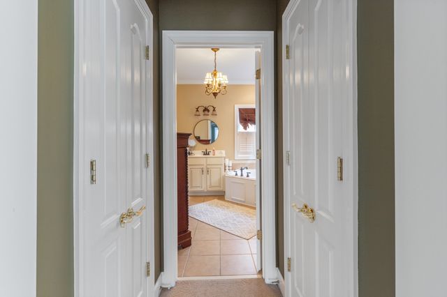 1000 Bradby Dr, Burns, TN 37029