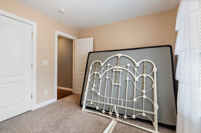 1000 Bradby Dr, Burns, TN 37029