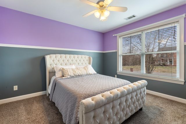 1000 Bradby Dr, Burns, TN 37029