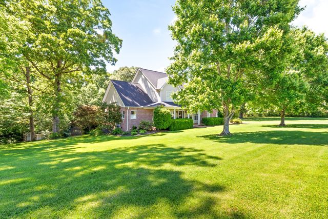1000 Bradby Dr, Burns, TN 37029