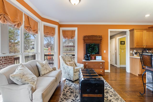 1000 Bradby Dr, Burns, TN 37029