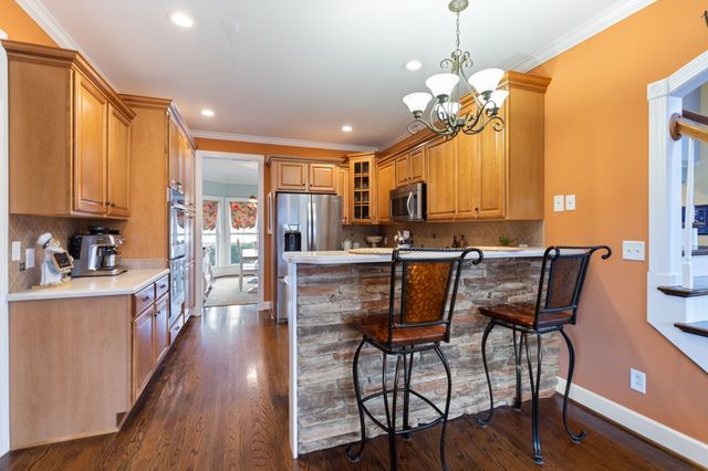 1000 Bradby Dr, Burns, TN 37029