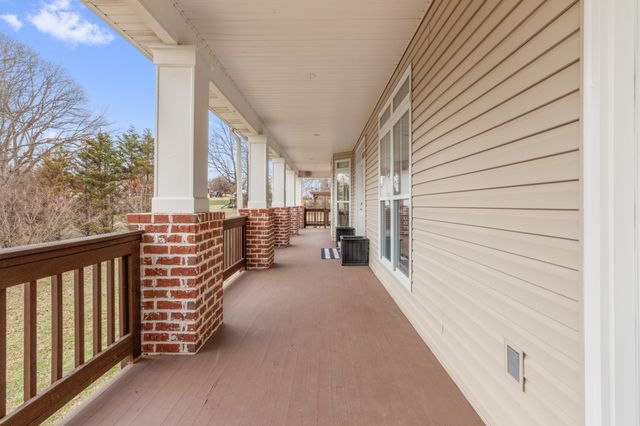 1000 Bradby Dr, Burns, TN 37029