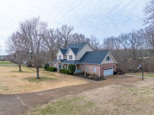 1000 Bradby Dr, Burns, TN 37029