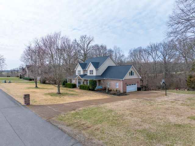 1000 Bradby Dr, Burns, TN 37029