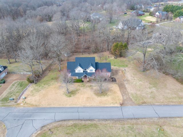 1000 Bradby Dr, Burns, TN 37029