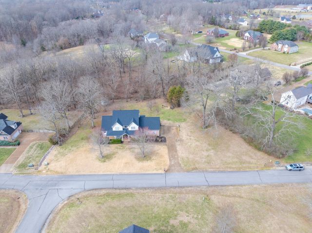 1000 Bradby Dr, Burns, TN 37029