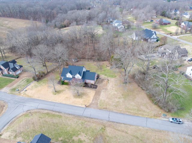 1000 Bradby Dr, Burns, TN 37029