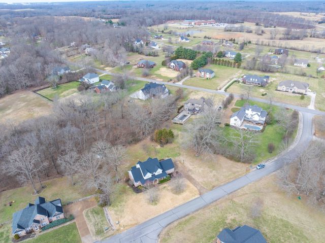 1000 Bradby Dr, Burns, TN 37029