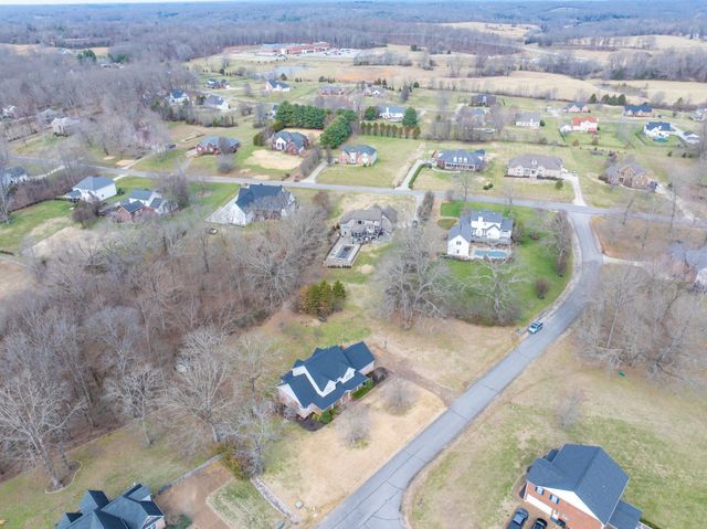 1000 Bradby Dr, Burns, TN 37029