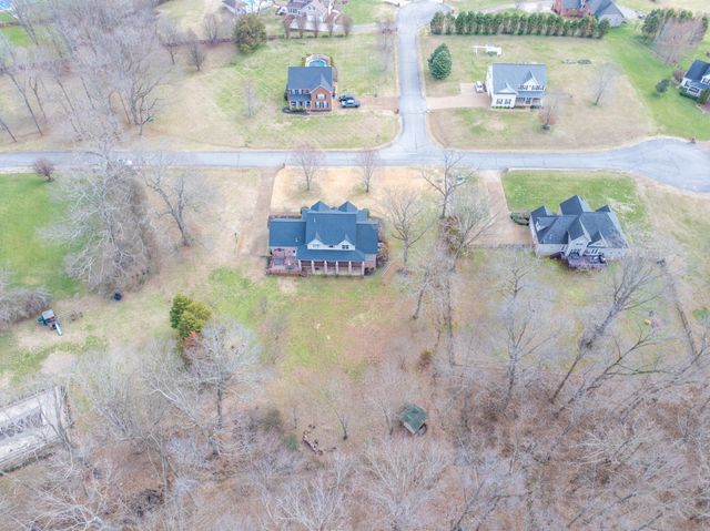 1000 Bradby Dr, Burns, TN 37029