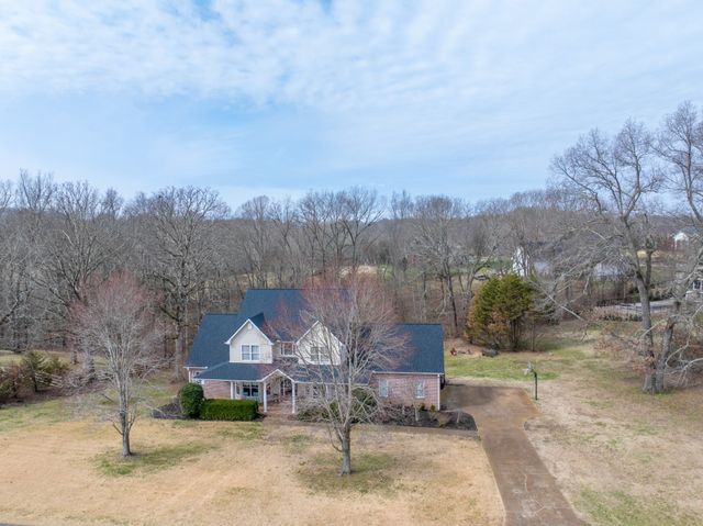1000 Bradby Dr, Burns, TN 37029