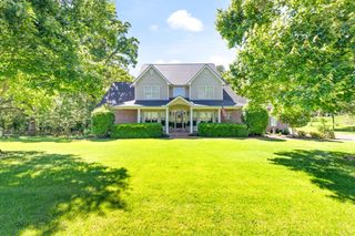 1000 Bradby Dr, Burns, TN 37029