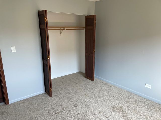 106 Olesen Drive 101, Naperville, IL 60540