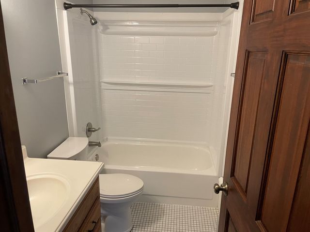 106 Olesen Drive 101, Naperville, IL 60540