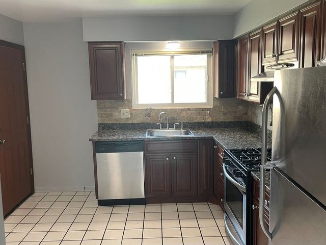 106 Olesen Drive 101, Naperville, IL 60540