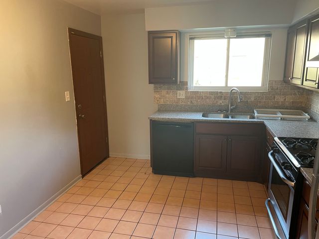 106 Olesen Drive 101, Naperville, IL 60540