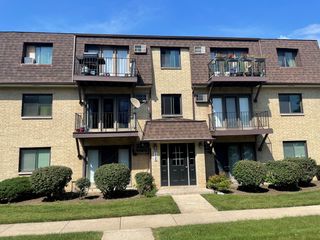 106 Olesen Drive 101, Naperville, IL 60540