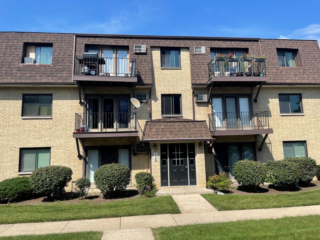 106 Olesen Drive 101, Naperville, IL 60540