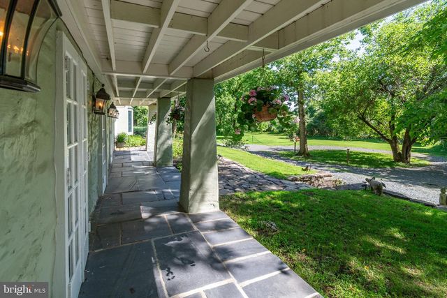 21 OLD RIVER RD, Lambertville, NJ 08530