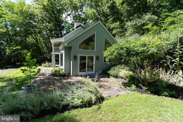 21 OLD RIVER RD, Lambertville, NJ 08530