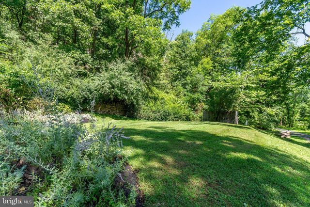 21 OLD RIVER RD, Lambertville, NJ 08530