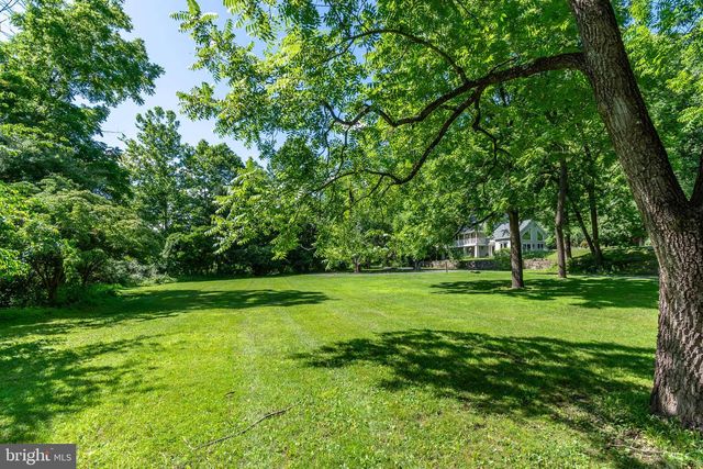 21 OLD RIVER RD, Lambertville, NJ 08530
