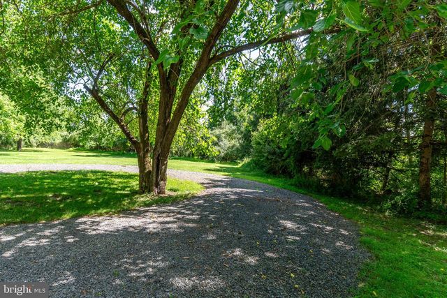 21 OLD RIVER RD, Lambertville, NJ 08530