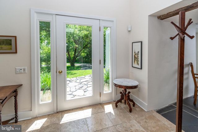 21 OLD RIVER RD, Lambertville, NJ 08530