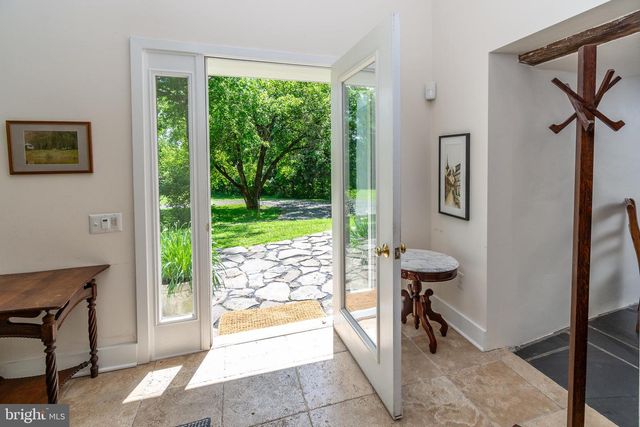 21 OLD RIVER RD, Lambertville, NJ 08530