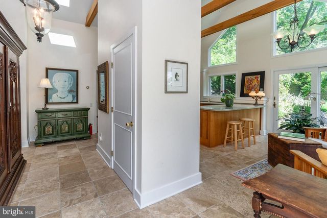21 OLD RIVER RD, Lambertville, NJ 08530