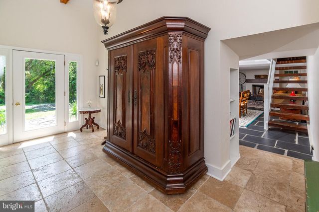 21 OLD RIVER RD, Lambertville, NJ 08530
