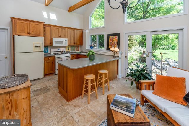 21 OLD RIVER RD, Lambertville, NJ 08530