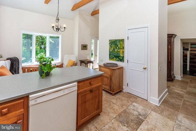 21 OLD RIVER RD, Lambertville, NJ 08530