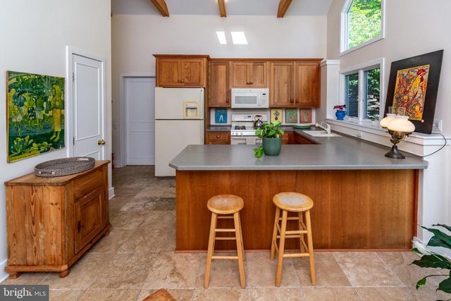 21 OLD RIVER RD, Lambertville, NJ 08530