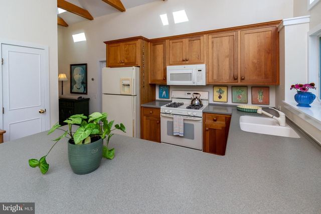 21 OLD RIVER RD, Lambertville, NJ 08530