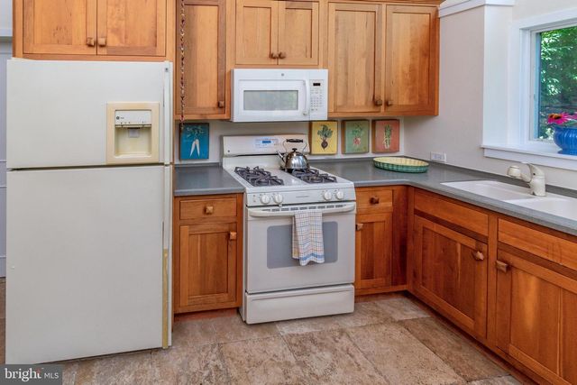 21 OLD RIVER RD, Lambertville, NJ 08530