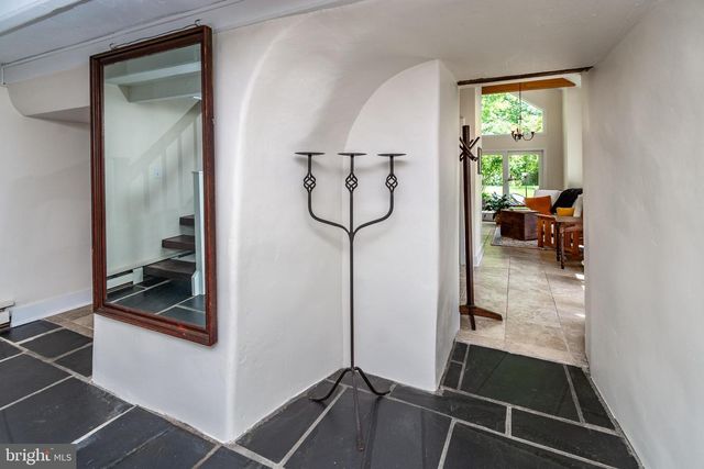 21 OLD RIVER RD, Lambertville, NJ 08530