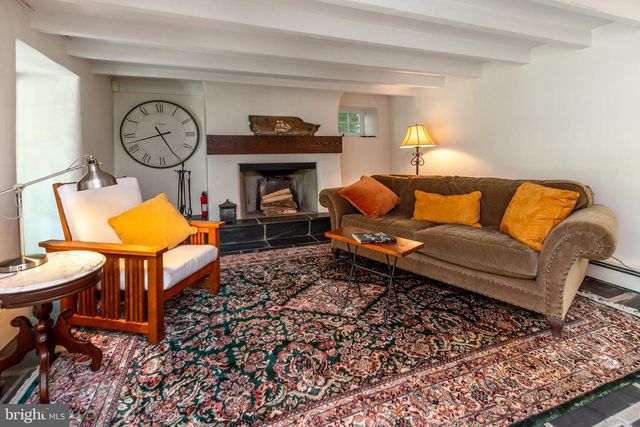 21 OLD RIVER RD, Lambertville, NJ 08530