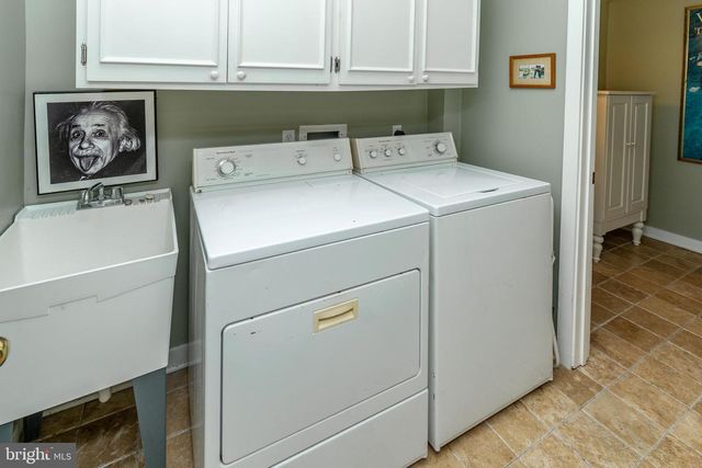 21 OLD RIVER RD, Lambertville, NJ 08530