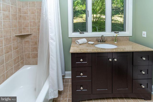 21 OLD RIVER RD, Lambertville, NJ 08530